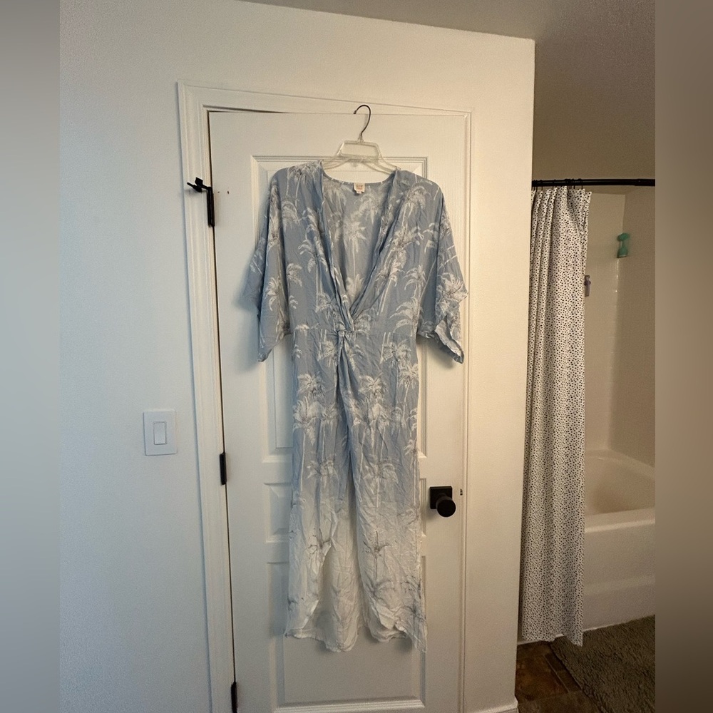 Surf Gypsy cover up size small great condition